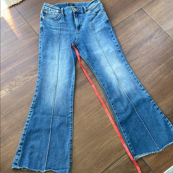 Express Women's Jeans Mid Rise Medium Wash Pintuck Raw Hem Flexx '70s Flare, MS - Picture 3 of 6